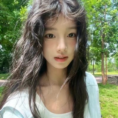 和红色中国人看电视
